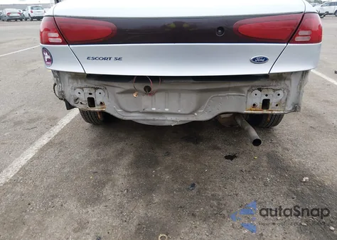 2002 Ford Escort Fleet z USA, uszkodzony, nr VIN 3FAFP13PX2R144295